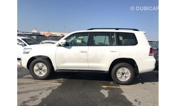 Buy Import Toyota Land Cruiser White Car in Import - Dubai in Great Comore Buy Import Toyota Land Cruiser White Car in Import - Dubai in Great Comore