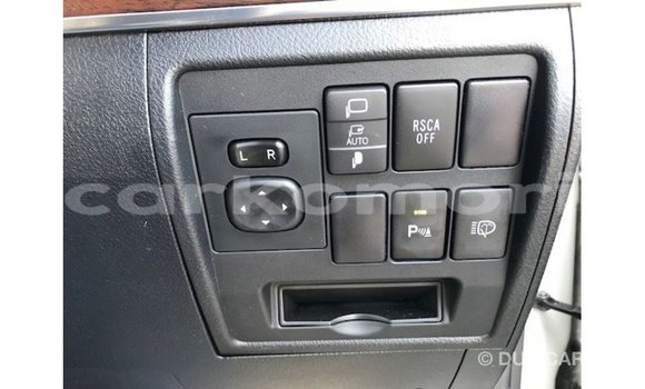 Buy Import Toyota Land Cruiser White Car in Import - Dubai in Great Comore Buy Import Toyota Land Cruiser White Car in Import - Dubai in Great Comore