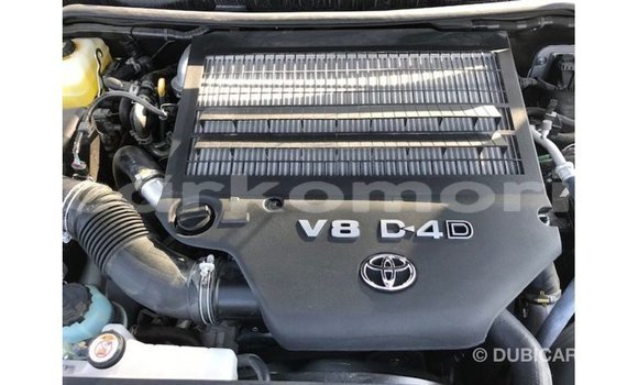 Buy Import Toyota Land Cruiser White Car in Import - Dubai in Great Comore Buy Import Toyota Land Cruiser White Car in Import - Dubai in Great Comore