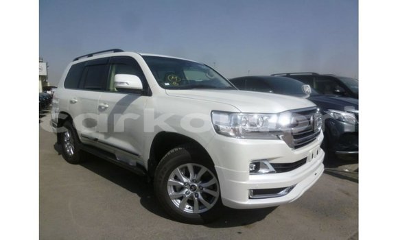 Buy Import Toyota Land Cruiser White Car in Import - Dubai in Great Comore Buy Import Toyota Land Cruiser White Car in Import - Dubai in Great Comore