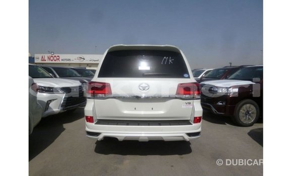 Buy Import Toyota Land Cruiser White Car in Import - Dubai in Great Comore Buy Import Toyota Land Cruiser White Car in Import - Dubai in Great Comore