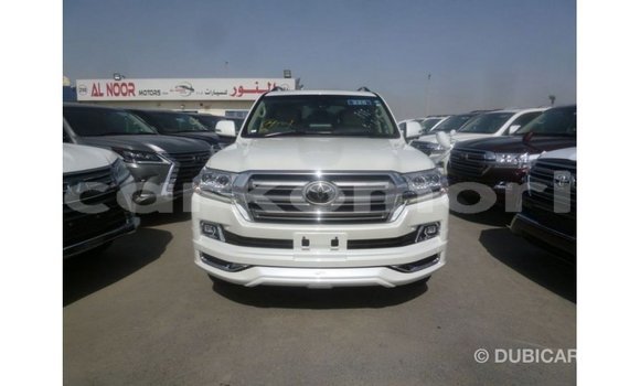 Buy Import Toyota Land Cruiser White Car in Import - Dubai in Great Comore Buy Import Toyota Land Cruiser White Car in Import - Dubai in Great Comore