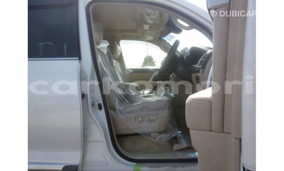 Buy Import Toyota Land Cruiser White Car in Import - Dubai in Great Comore Buy Import Toyota Land Cruiser White Car in Import - Dubai in Great Comore