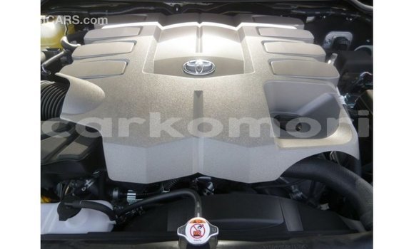 Buy Import Toyota Land Cruiser White Car in Import - Dubai in Great Comore Buy Import Toyota Land Cruiser White Car in Import - Dubai in Great Comore