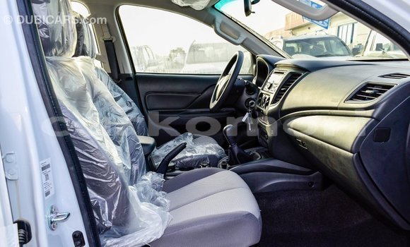 Acheter Import Voiture Mitsubishi L200 Blanc à Import - Dubai, Grande Comore Acheter Import Voiture Mitsubishi L200 Blanc à Import - Dubai, Grande Comore