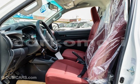 Acheter Import Voiture Toyota Hilux Blanc à Import - Dubai, Grande Comore Acheter Import Voiture Toyota Hilux Blanc à Import - Dubai, Grande Comore