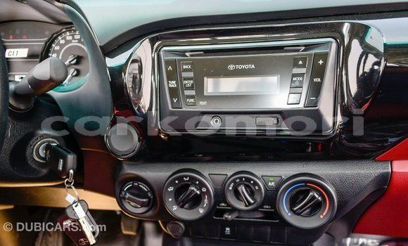 Acheter Import Voiture Toyota Hilux Blanc à Import - Dubai, Grande Comore Acheter Import Voiture Toyota Hilux Blanc à Import - Dubai, Grande Comore