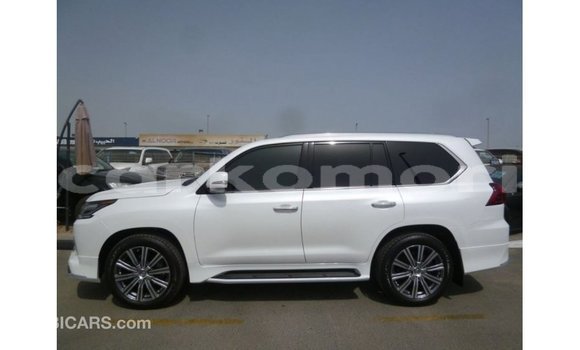 Acheter Import Voiture Lexus LX Blanc à Import - Dubai, Grande Comore Acheter Import Voiture Lexus LX Blanc à Import - Dubai, Grande Comore