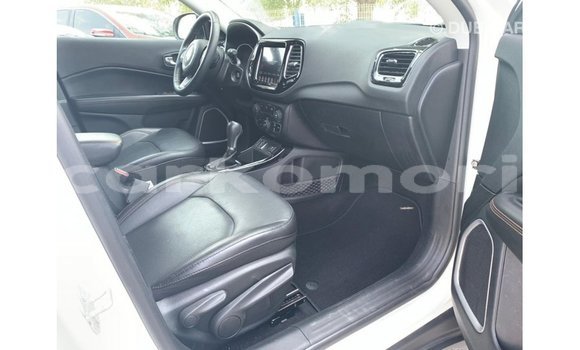 Acheter Import Voiture Jeep Compass Blanc à Import - Dubai, Grande Comore Acheter Import Voiture Jeep Compass Blanc à Import - Dubai, Grande Comore