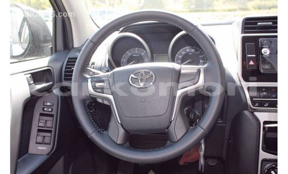 Buy Import Toyota Hilux Black Car in Import - Dubai in Great Comore Buy Import Toyota Hilux Black Car in Import - Dubai in Great Comore