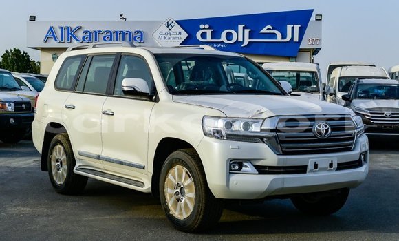 Acheter Import Voiture Toyota Land Cruiser Blanc à Import - Dubai, Grande Comore Acheter Import Voiture Toyota Land Cruiser Blanc à Import - Dubai, Grande Comore