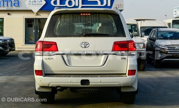 Acheter Import Voiture Toyota Land Cruiser Blanc à Import - Dubai, Grande Comore Acheter Import Voiture Toyota Land Cruiser Blanc à Import - Dubai, Grande Comore