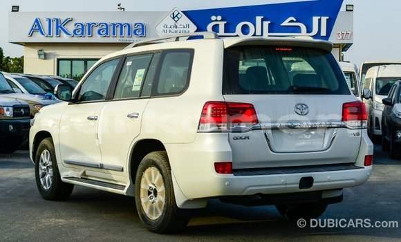 Acheter Import Voiture Toyota Land Cruiser Blanc à Import - Dubai, Grande Comore Acheter Import Voiture Toyota Land Cruiser Blanc à Import - Dubai, Grande Comore