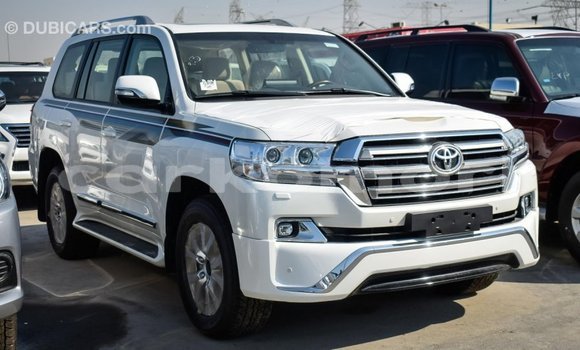 Acheter Import Voiture Toyota Land Cruiser Blanc à Import - Dubai, Grande Comore Acheter Import Voiture Toyota Land Cruiser Blanc à Import - Dubai, Grande Comore