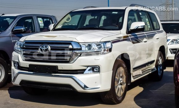 Acheter Import Voiture Toyota Land Cruiser Blanc à Import - Dubai, Grande Comore Acheter Import Voiture Toyota Land Cruiser Blanc à Import - Dubai, Grande Comore