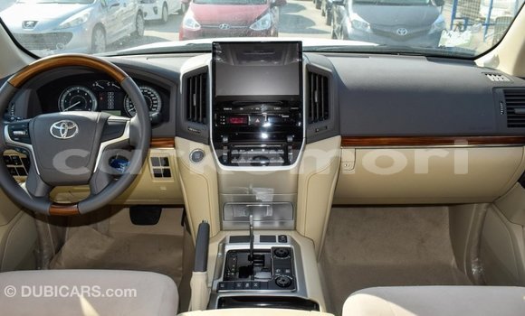 Acheter Import Voiture Toyota Land Cruiser Blanc à Import - Dubai, Grande Comore Acheter Import Voiture Toyota Land Cruiser Blanc à Import - Dubai, Grande Comore