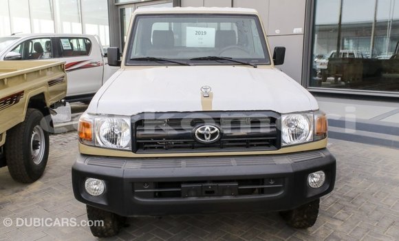 Acheter Import Voiture Toyota Land Cruiser Beige à Import - Dubai, Grande Comore Acheter Import Voiture Toyota Land Cruiser Beige à Import - Dubai, Grande Comore