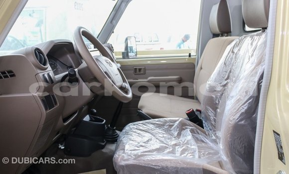 Acheter Import Voiture Toyota Land Cruiser Beige à Import - Dubai, Grande Comore Acheter Import Voiture Toyota Land Cruiser Beige à Import - Dubai, Grande Comore