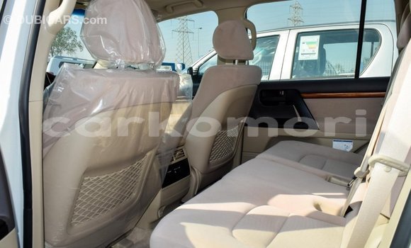 Acheter Import Voiture Toyota Land Cruiser Blanc à Import - Dubai, Grande Comore Acheter Import Voiture Toyota Land Cruiser Blanc à Import - Dubai, Grande Comore
