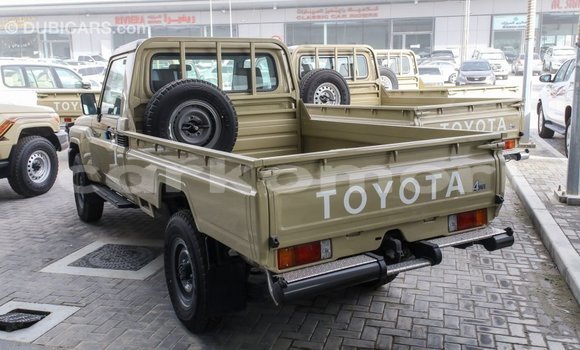Acheter Import Voiture Toyota Land Cruiser Beige à Import - Dubai, Grande Comore Acheter Import Voiture Toyota Land Cruiser Beige à Import - Dubai, Grande Comore