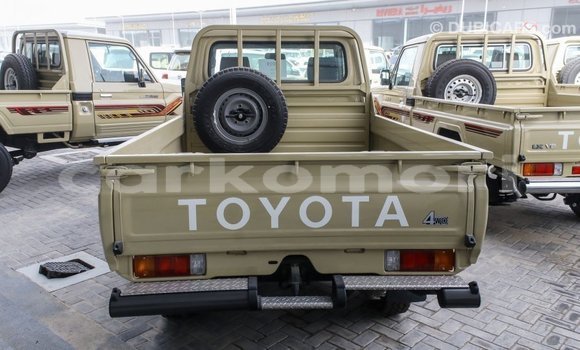 Acheter Import Voiture Toyota Land Cruiser Beige à Import - Dubai, Grande Comore Acheter Import Voiture Toyota Land Cruiser Beige à Import - Dubai, Grande Comore
