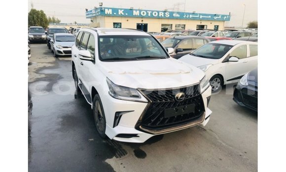 Acheter Import Voiture Lexus LX Blanc à Import - Dubai, Grande Comore Acheter Import Voiture Lexus LX Blanc à Import - Dubai, Grande Comore