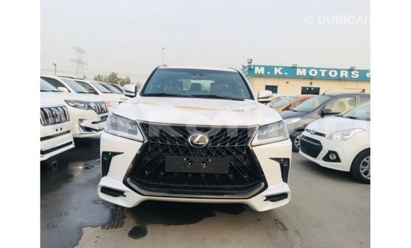 Acheter Import Voiture Lexus LX Blanc à Import - Dubai, Grande Comore Acheter Import Voiture Lexus LX Blanc à Import - Dubai, Grande Comore