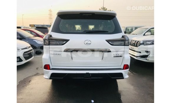 Acheter Import Voiture Lexus LX Blanc à Import - Dubai, Grande Comore Acheter Import Voiture Lexus LX Blanc à Import - Dubai, Grande Comore