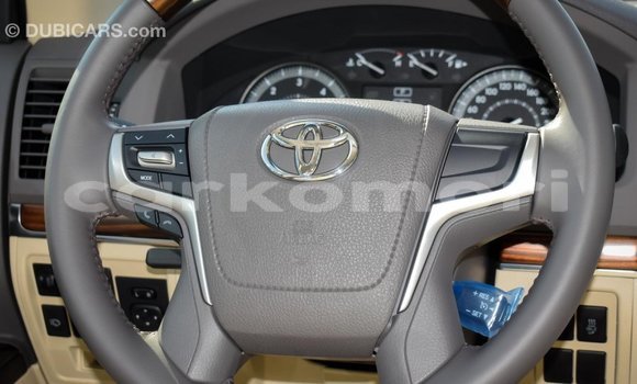 Acheter Import Voiture Toyota Land Cruiser Blanc à Import - Dubai, Grande Comore Acheter Import Voiture Toyota Land Cruiser Blanc à Import - Dubai, Grande Comore
