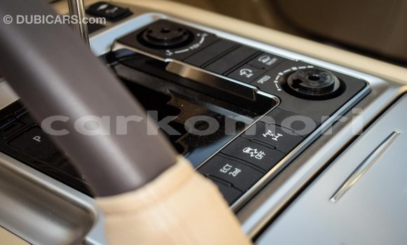 Acheter Import Voiture Toyota Land Cruiser Blanc à Import - Dubai, Grande Comore Acheter Import Voiture Toyota Land Cruiser Blanc à Import - Dubai, Grande Comore