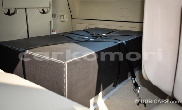 Acheter Import Voiture Toyota Land Cruiser Blanc à Import - Dubai, Grande Comore Acheter Import Voiture Toyota Land Cruiser Blanc à Import - Dubai, Grande Comore