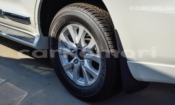 Acheter Import Voiture Toyota Land Cruiser Blanc à Import - Dubai, Grande Comore Acheter Import Voiture Toyota Land Cruiser Blanc à Import - Dubai, Grande Comore
