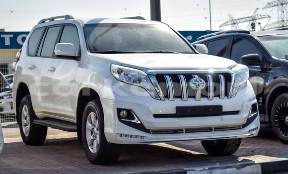 Acheter Import Voiture Toyota Prado Blanc à Import - Dubai, Grande Comore Acheter Import Voiture Toyota Prado Blanc à Import - Dubai, Grande Comore