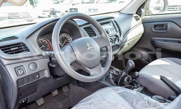 Acheter Import Voiture Mitsubishi L200 Blanc à Import - Dubai, Grande Comore Acheter Import Voiture Mitsubishi L200 Blanc à Import - Dubai, Grande Comore