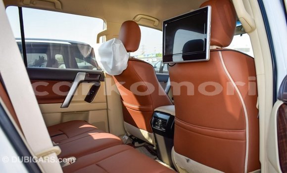Acheter Import Voiture Toyota Prado Blanc à Import - Dubai, Grande Comore Acheter Import Voiture Toyota Prado Blanc à Import - Dubai, Grande Comore