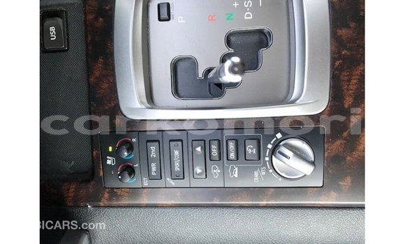 Acheter Import Voiture Toyota Land Cruiser Blanc à Import - Dubai, Grande Comore Acheter Import Voiture Toyota Land Cruiser Blanc à Import - Dubai, Grande Comore