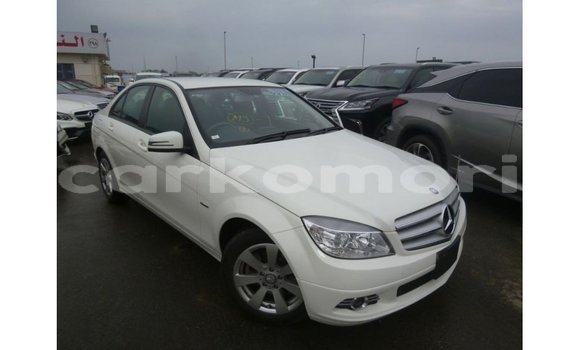 Acheter Import Voiture Mercedes-Benz 200 Blanc à Import - Dubai, Grande Comore