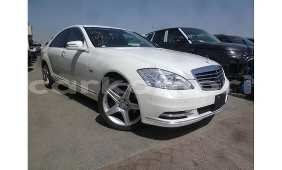 Acheter Import Voiture Mercedes-Benz 190 Blanc à Import - Dubai, Grande Comore