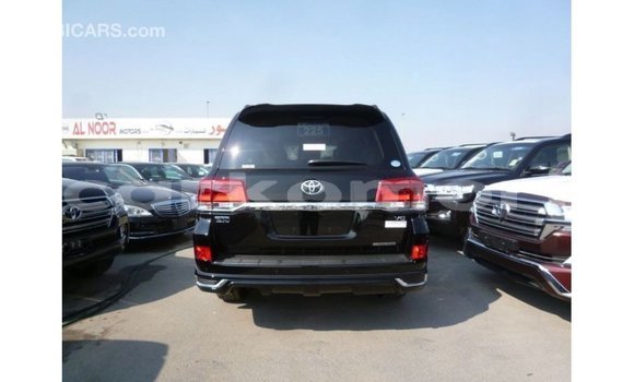Acheter Import Voiture Toyota Land Cruiser Noir à Import - Dubai, Grande Comore Acheter Import Voiture Toyota Land Cruiser Noir à Import - Dubai, Grande Comore