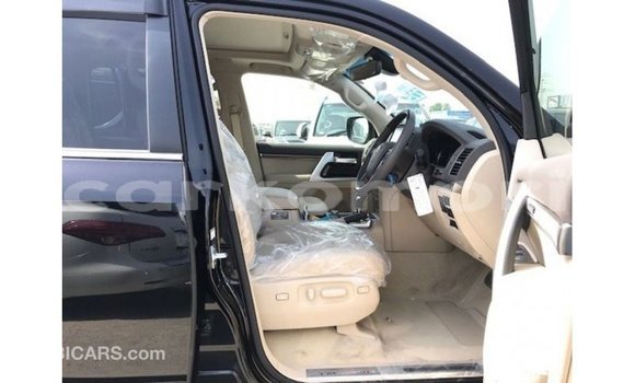 Acheter Import Voiture Toyota Land Cruiser Noir à Import - Dubai, Grande Comore Acheter Import Voiture Toyota Land Cruiser Noir à Import - Dubai, Grande Comore
