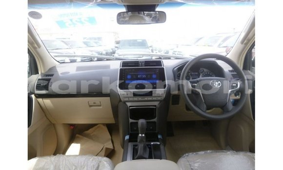 Acheter Import Voiture Toyota Prado Blanc à Import - Dubai, Grande Comore Acheter Import Voiture Toyota Prado Blanc à Import - Dubai, Grande Comore