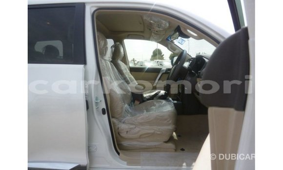 Acheter Import Voiture Toyota Prado Blanc à Import - Dubai, Grande Comore Acheter Import Voiture Toyota Prado Blanc à Import - Dubai, Grande Comore