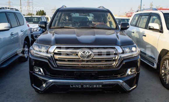 Acheter Import Voiture Toyota Land Cruiser Noir à Import - Dubai, Grande Comore Acheter Import Voiture Toyota Land Cruiser Noir à Import - Dubai, Grande Comore