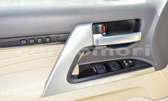 Acheter Import Voiture Toyota Land Cruiser Blanc à Import - Dubai, Grande Comore Acheter Import Voiture Toyota Land Cruiser Blanc à Import - Dubai, Grande Comore