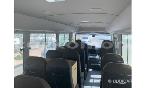 Acheter Import Voiture Toyota Coaster Blanc à Import - Dubai, Grande Comore Acheter Import Voiture Toyota Coaster Blanc à Import - Dubai, Grande Comore