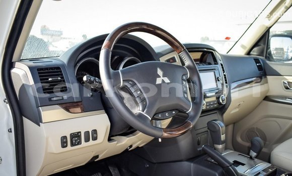 Buy Import Mitsubishi Pajero White Car in Import - Dubai in Great Comore Buy Import Mitsubishi Pajero White Car in Import - Dubai in Great Comore