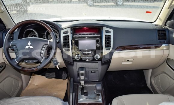 Buy Import Mitsubishi Pajero White Car in Import - Dubai in Great Comore Buy Import Mitsubishi Pajero White Car in Import - Dubai in Great Comore