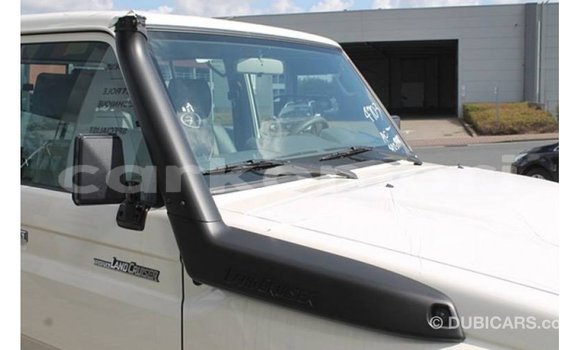 Buy Import Toyota Land Cruiser White Car in Import - Dubai in Great Comore Buy Import Toyota Land Cruiser White Car in Import - Dubai in Great Comore
