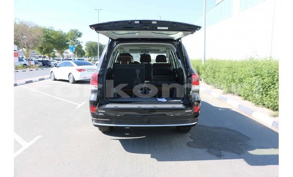 Buy Import Toyota Land Cruiser Black Car in Import - Dubai in Great Comore Buy Import Toyota Land Cruiser Black Car in Import - Dubai in Great Comore