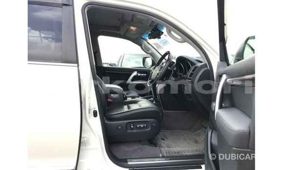 Buy Import Toyota Land Cruiser White Car in Import - Dubai in Great Comore Buy Import Toyota Land Cruiser White Car in Import - Dubai in Great Comore